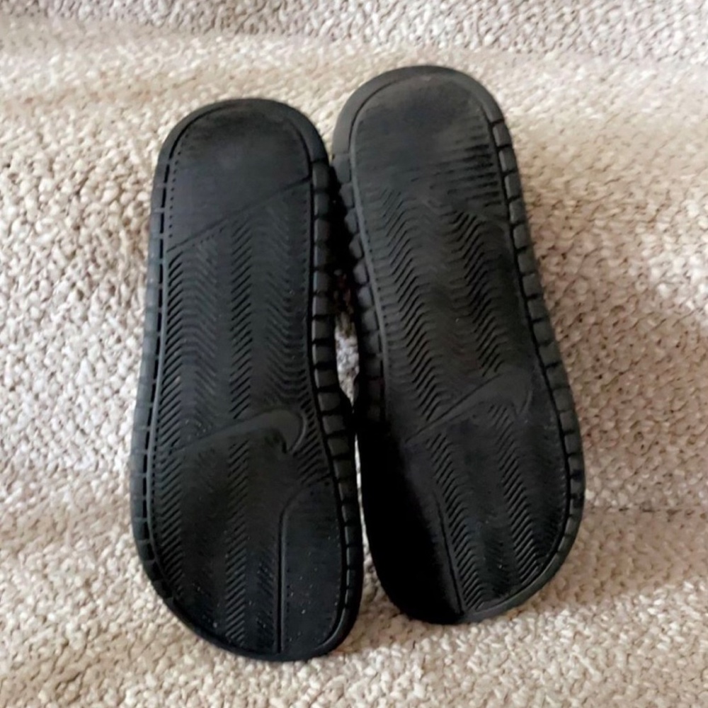 nike slides - Picture 3 of 4